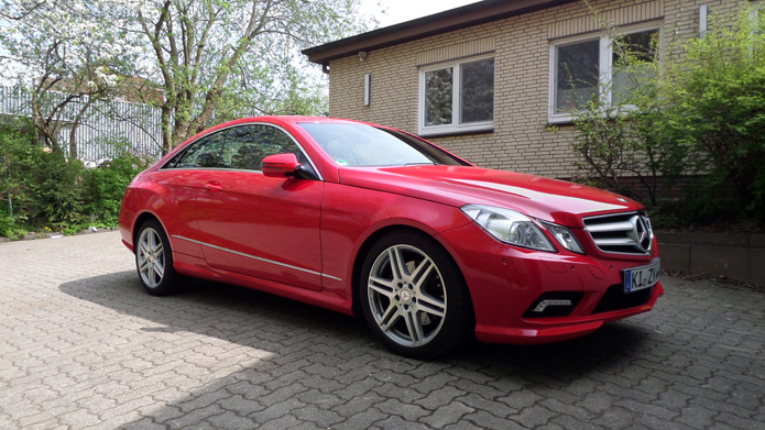 <strong>AMG E Coupe</strong> Privatwagen eines Kunden. Vollverklebung in rot.
